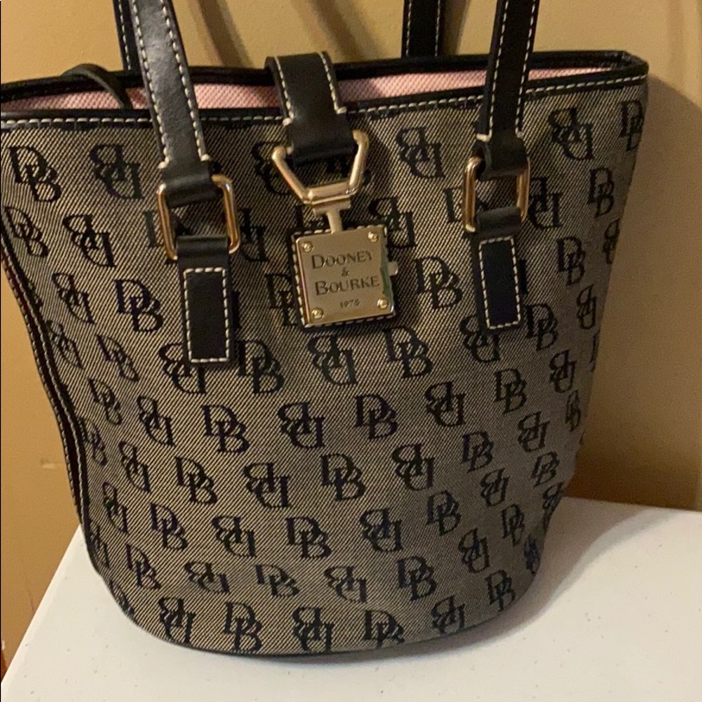 Dooney & Bourke